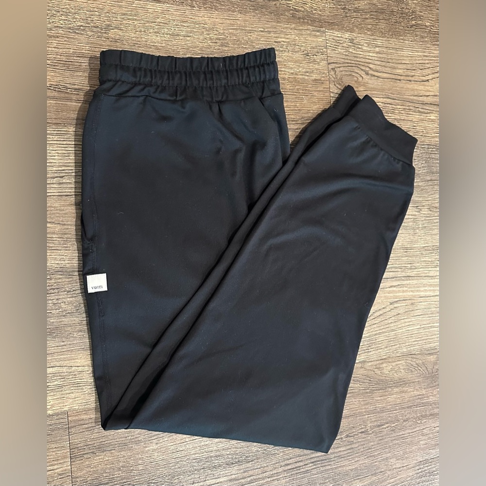 Vuori black performance joggers